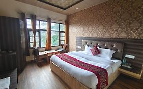 Mountain Zest-Simla Royale Near Mall Road-Free Pickup From Railway Station Simla